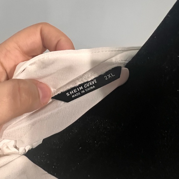 White open sleeve blouse🤍
Stunning never worn flowy blouse! - Picture 4 of 6